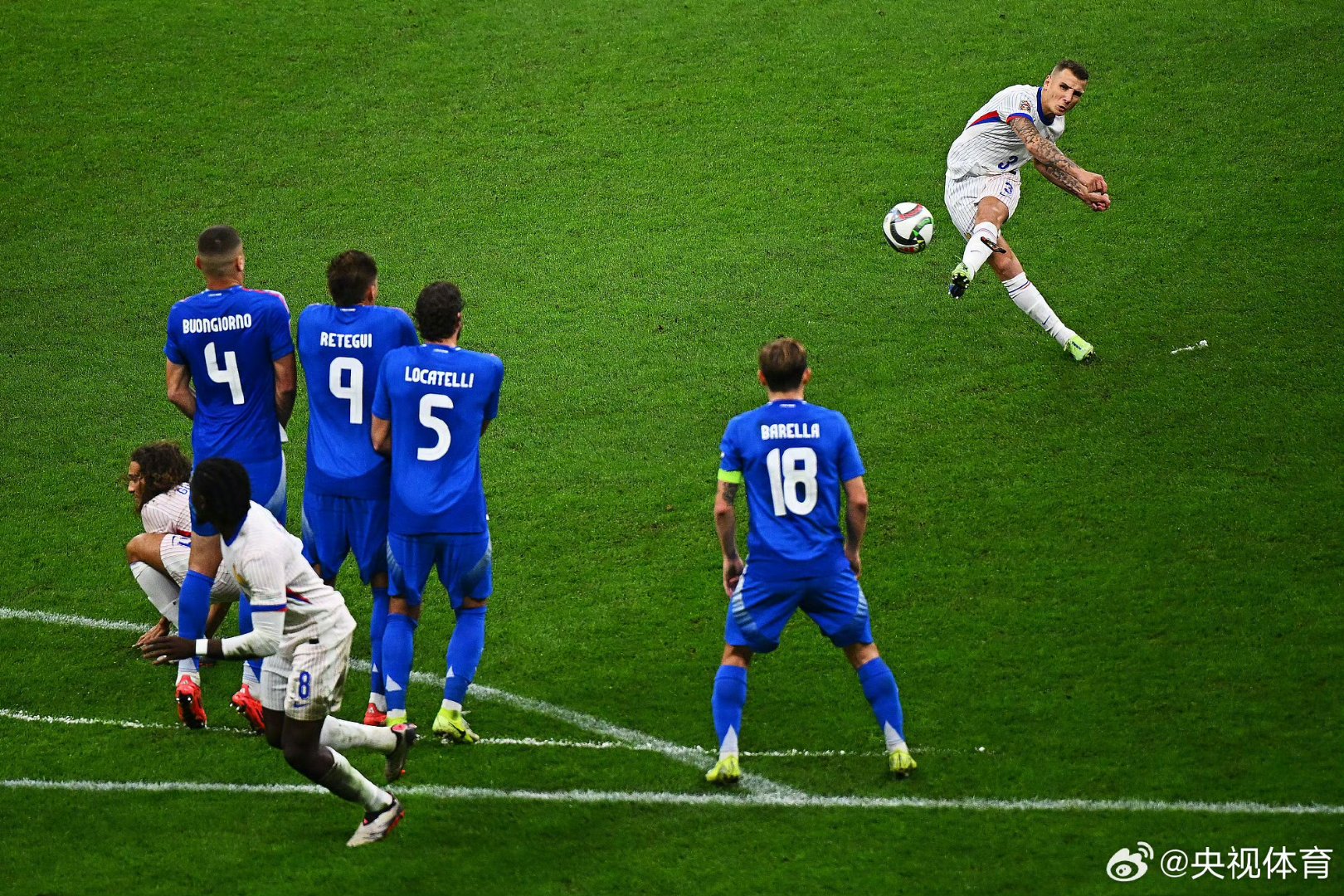 希腊绝杀英格兰,库尔图瓦点燃赛场 希腊绝杀英格兰,库尔图瓦点燃赛场